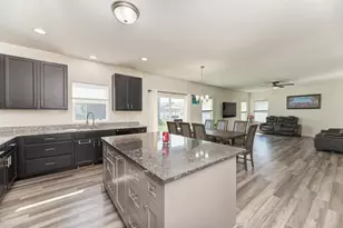 335 Snowdrop Ln, Elgin, IL 60124 - Photo 11