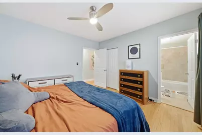 2342 W Rosemont Avenue #1, Chicago, IL 60659 - Photo 11