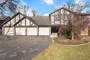 200 Brookside Ln, Willowbrook, IL 60527 - Photo 1