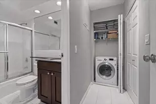 3033 N Sheridan Rd, Chicago, IL 60657 - Photo 11