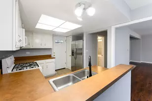 37 Briarwood Ln, Indian Head Park, IL 60525 - Photo 7