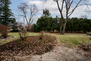 37 Briarwood Ln, Indian Head Park, IL 60525 - Photo 19