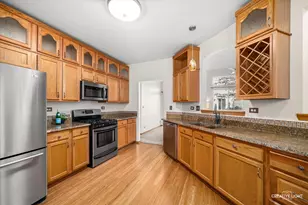 205 Hidden Pond Cir, Aurora, IL 60504 - Photo 7