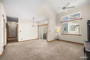 205 Hidden Pond Cir, Aurora, IL 60504 - Photo 5