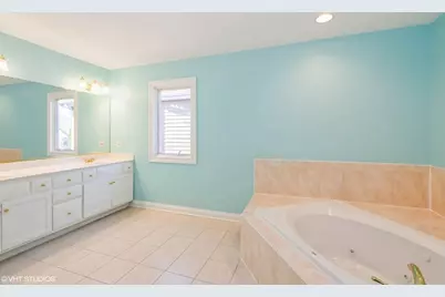 229 Kacie Court, Westmont, IL 60559 - Photo 15