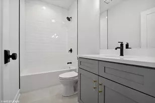 418 E Oakwood Blvd, Chicago, IL 60653 - Photo 7