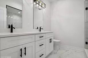 418 E Oakwood Blvd, Chicago, IL 60653 - Photo 9