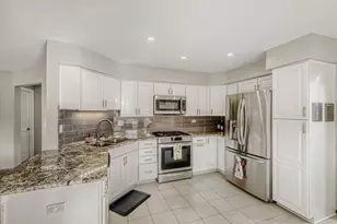 208 Frisco Ct, Bloomingdale, IL 60108 - Photo 9