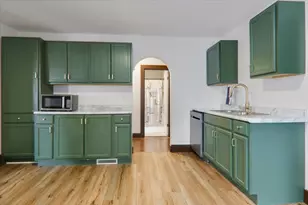 806 W Market St, Bloomington, IL 61701 - Photo 7