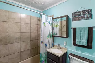 101 Oakleaf Rd, Lake in the Hills, IL 60156 - Photo 11