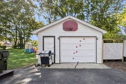 101 Oakleaf Road, Lake in the Hills, IL 60156 - Photo 21