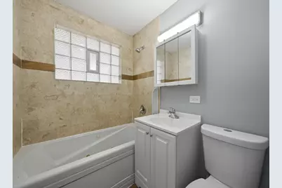 1937 W Pratt Boulevard #2N, Chicago, IL 60626 - Photo 9