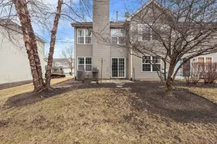 560 Lancaster Dr, Pingree Grove, IL 60140 - Photo 3