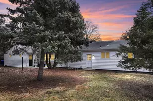 2018 N West St, Wheaton, IL 60187 - Photo 35