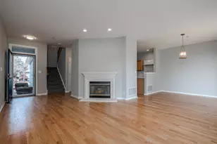 134 Woodview Ct, Glen Ellyn, IL 60137 - Photo 3