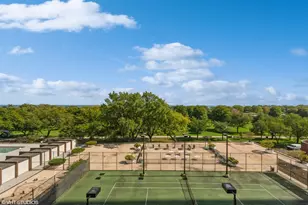 5445 N Sheridan Rd, Chicago, IL 60640 - Photo 3