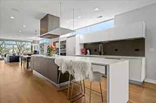 2910 N Sheffield Ave, Chicago, IL 60657 - Photo 3