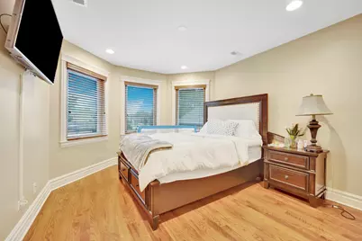 2323 Douglas Avenue, Des Plaines, IL 60018 - Photo 15