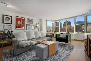 525 W Hawthorne Pl, Chicago, IL 60657 - Photo 3