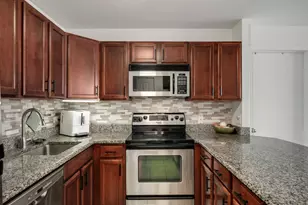 525 W Hawthorne Pl, Chicago, IL 60657 - Photo 11