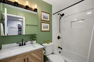 525 W Hawthorne Pl, Chicago, IL 60657 - Photo 15