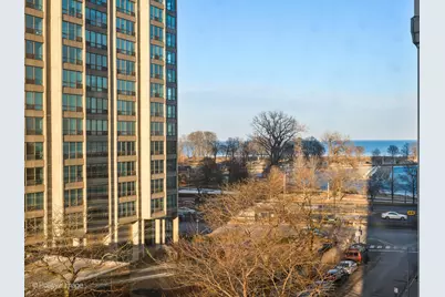 525 W Hawthorne Place #602, Chicago, IL 60657 - Photo 17