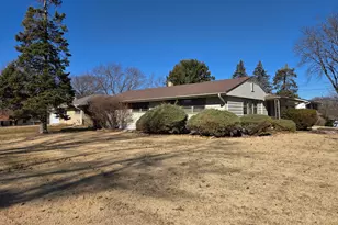 2104 Delcy Dr, Rockford, IL 61107 - Photo 3