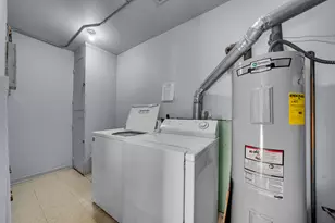 9381 Bay Colony Dr, Des Plaines, IL 60016 - Photo 13