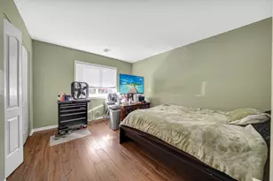 9381 Bay Colony Dr, Des Plaines, IL 60016 - Photo 11