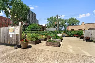 4250 N Marine Dr, Chicago, IL 60613 - Photo 27