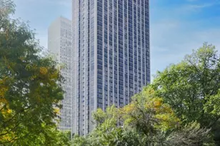 2650 N Lakeview Ave, Chicago, IL 60614 - Photo 1
