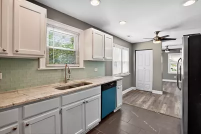 10417 W Palmer Avenue, Melrose Park, IL 60164 - Photo 7