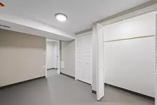 8613 S Colfax Ave, Chicago, IL 60617 - Photo 27