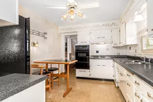 316 Sycamore Dr, Naperville, IL 60540 - Photo 9