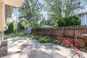 316 Sycamore Dr, Naperville, IL 60540 - Photo 27