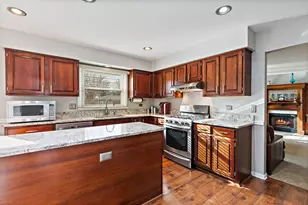 1200 Deep Woods Dr, Elgin, IL 60120 - Photo 11