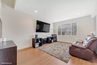 634 W Jonathan Drive #2, Round Lake, IL 60073 - Photo 7