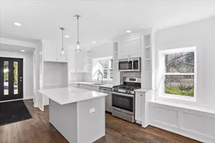 297 E Lakeview Ave, Round Lake Beach, IL 60073 - Photo 9