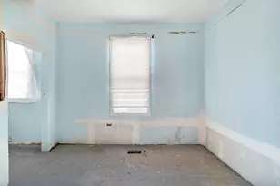 8626 S Kingston Ave, Chicago, IL 60617 - Photo 5