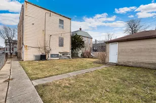 912 N Latrobe Ave, Chicago, IL 60651 - Photo 3