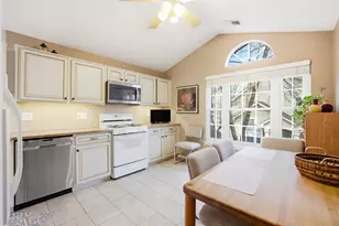 30W038 Willow Ln, Warrenville, IL 60555 - Photo 11