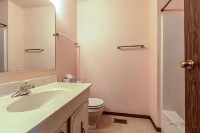 105 Asheville Court, Vernon Hills, IL 60061 - Photo 11