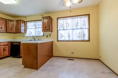 105 Asheville Court, Vernon Hills, IL 60061 - Photo 5