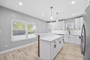 209 N Hunter St, Thornton, IL 60476 - Photo 5