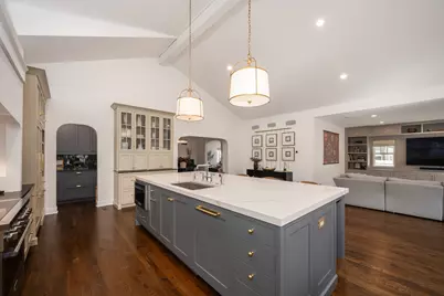 6529 N Ponchartrain Boulevard, Chicago, IL 60646 - Photo 9