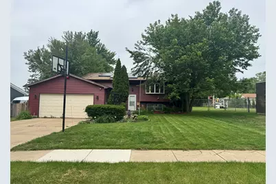 114 W Hawthorne Boulevard, Mundelein, IL 60060 - Photo 1