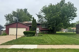 114 W Hawthorne Blvd, Mundelein, IL 60060 - Photo 1