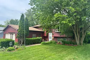 114 W Hawthorne Blvd, Mundelein, IL 60060 - Photo 3