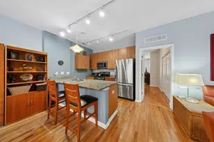 347 E 25th Pl, Chicago, IL 60616 - Photo 9