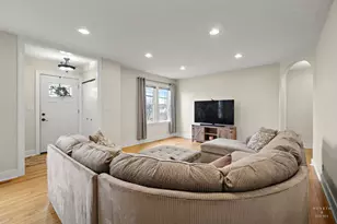 15 W Woodstock St, Crystal Lake, IL 60014 - Photo 7